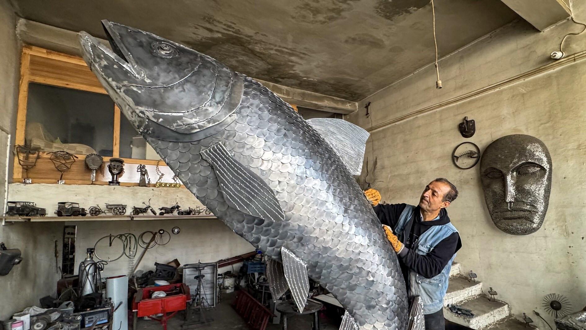 Iranian sculptor creates pearl mullet sculpture in Van