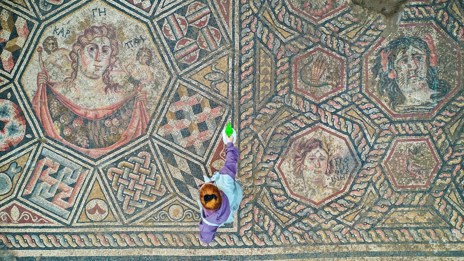 Mosaic with rich depictions unearthed in İznik