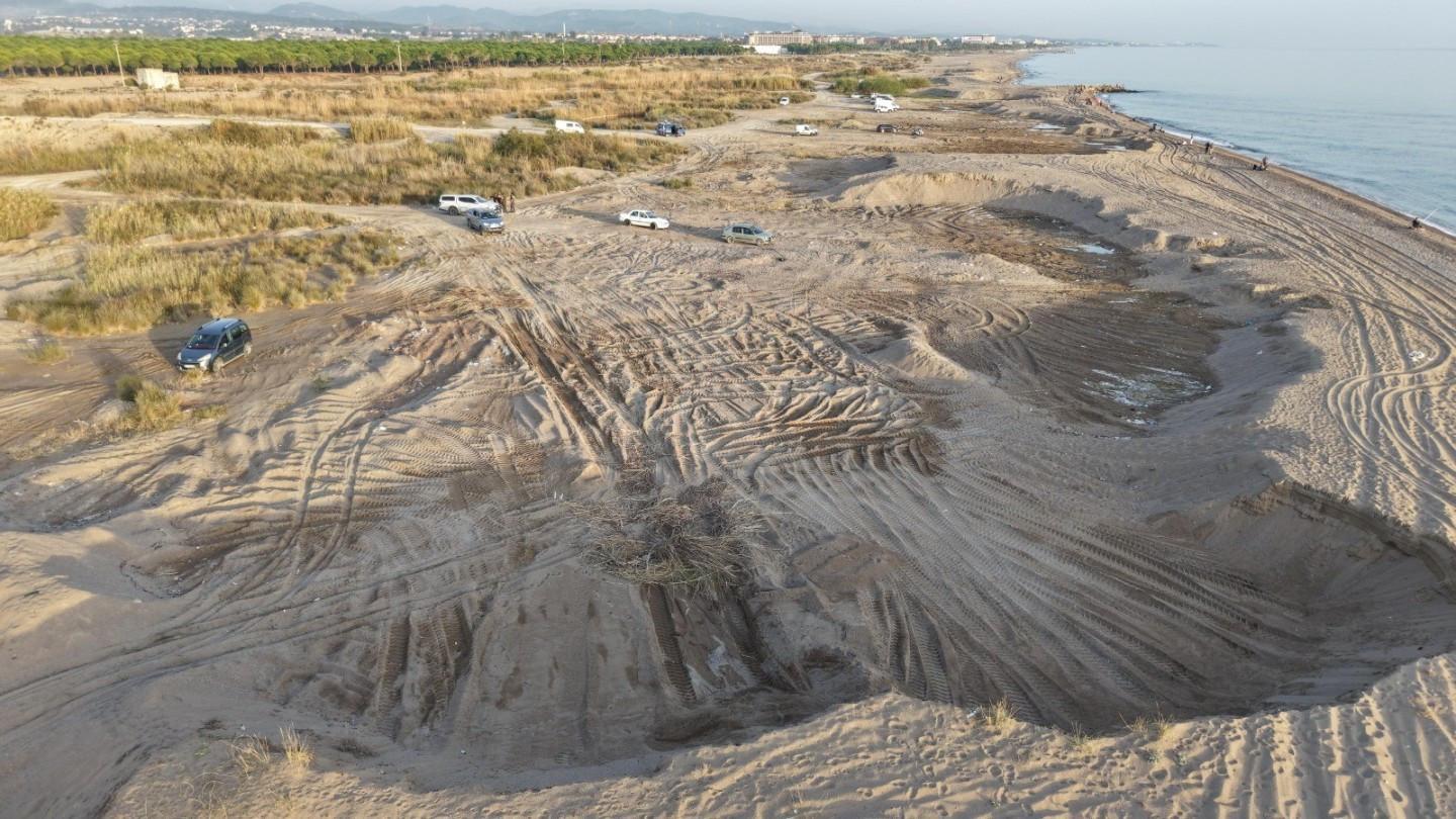 Gendarmerie cracks down on sand theft in Antalya beach