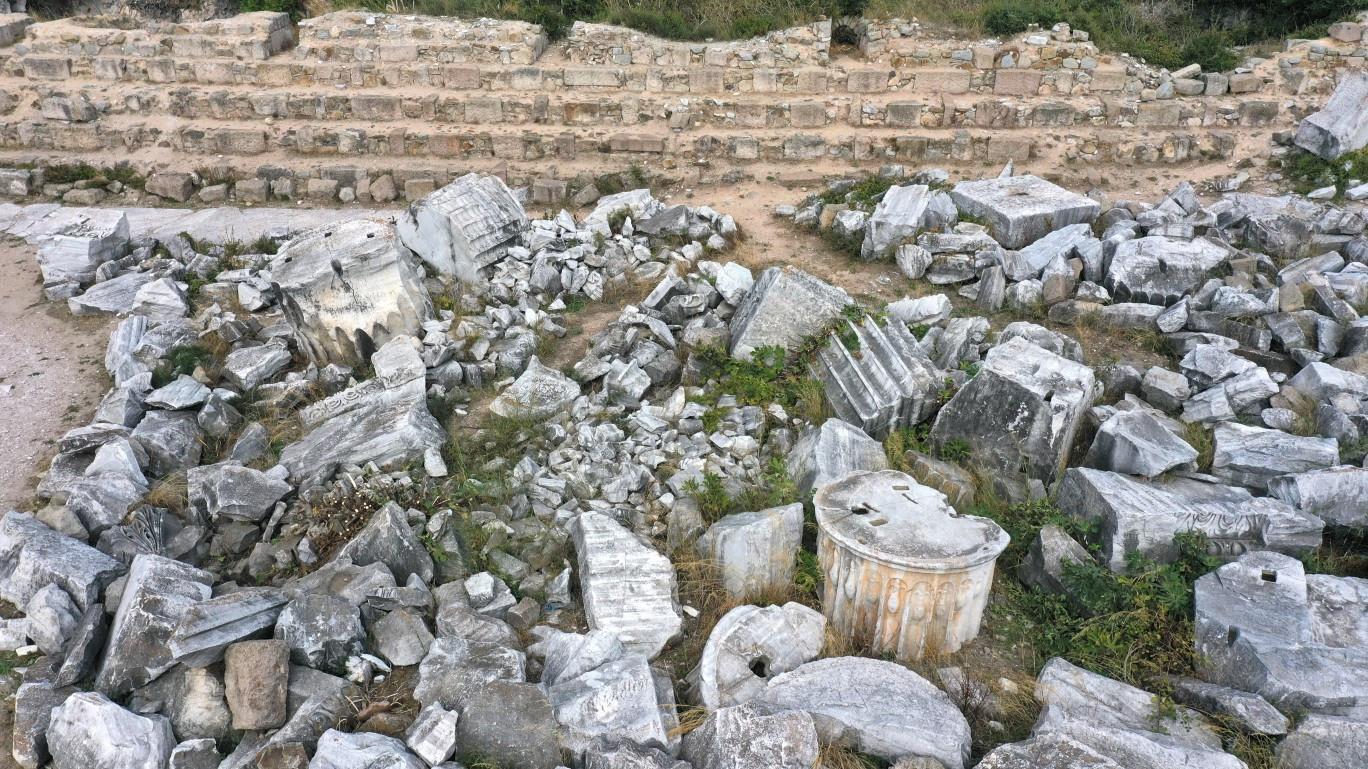 Massive columns shed light on Roman art