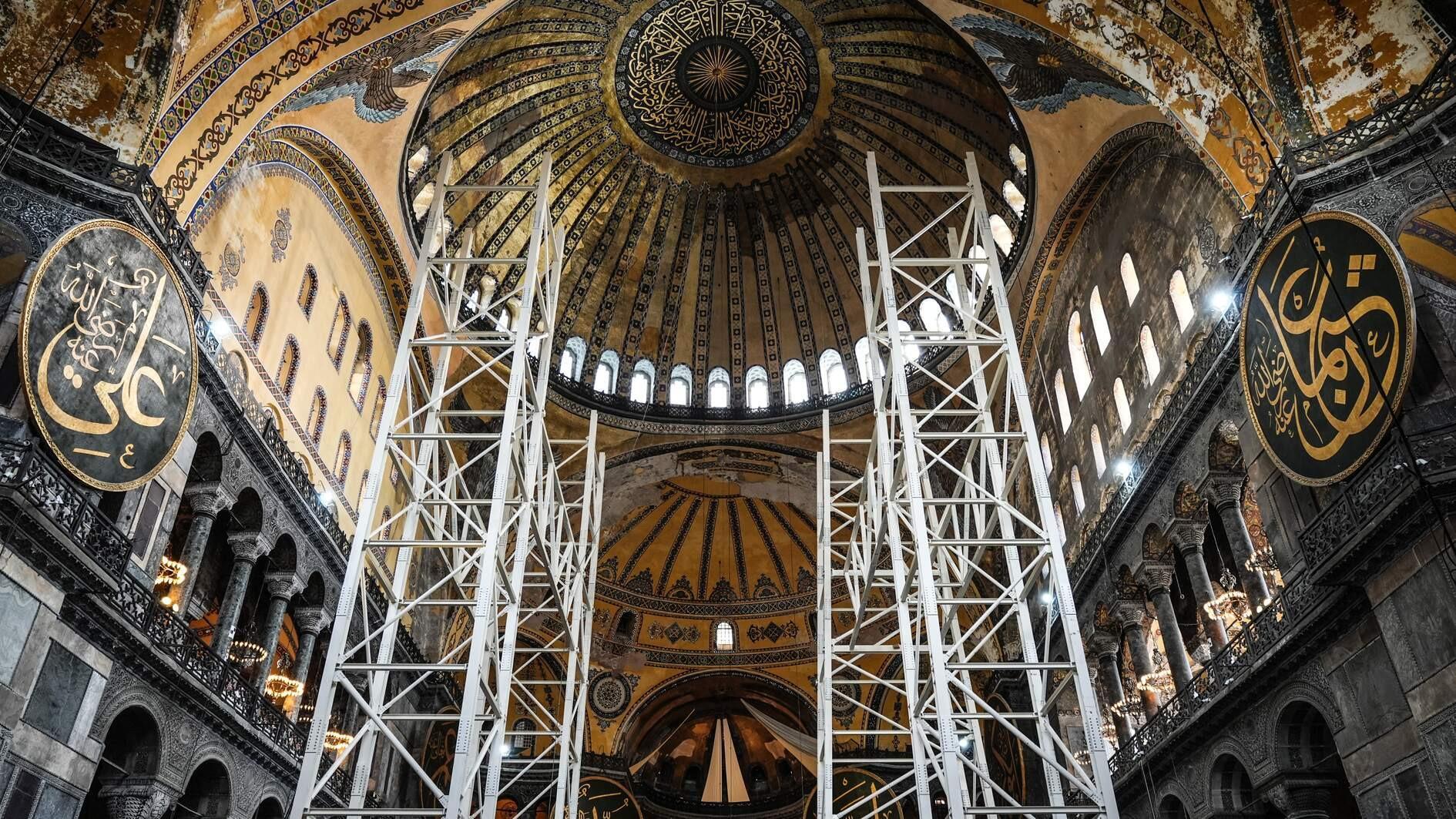 Authorities clarify crane use in Hagia Sophia after public concern