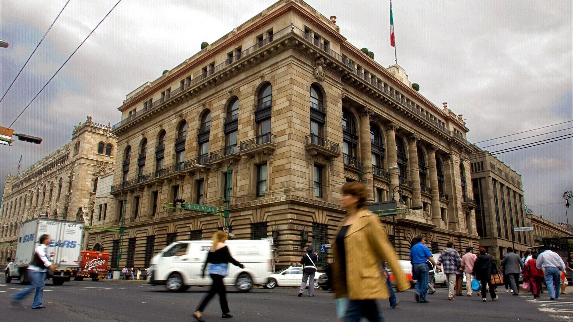 Mexico central bank halves 2025 growth outlook