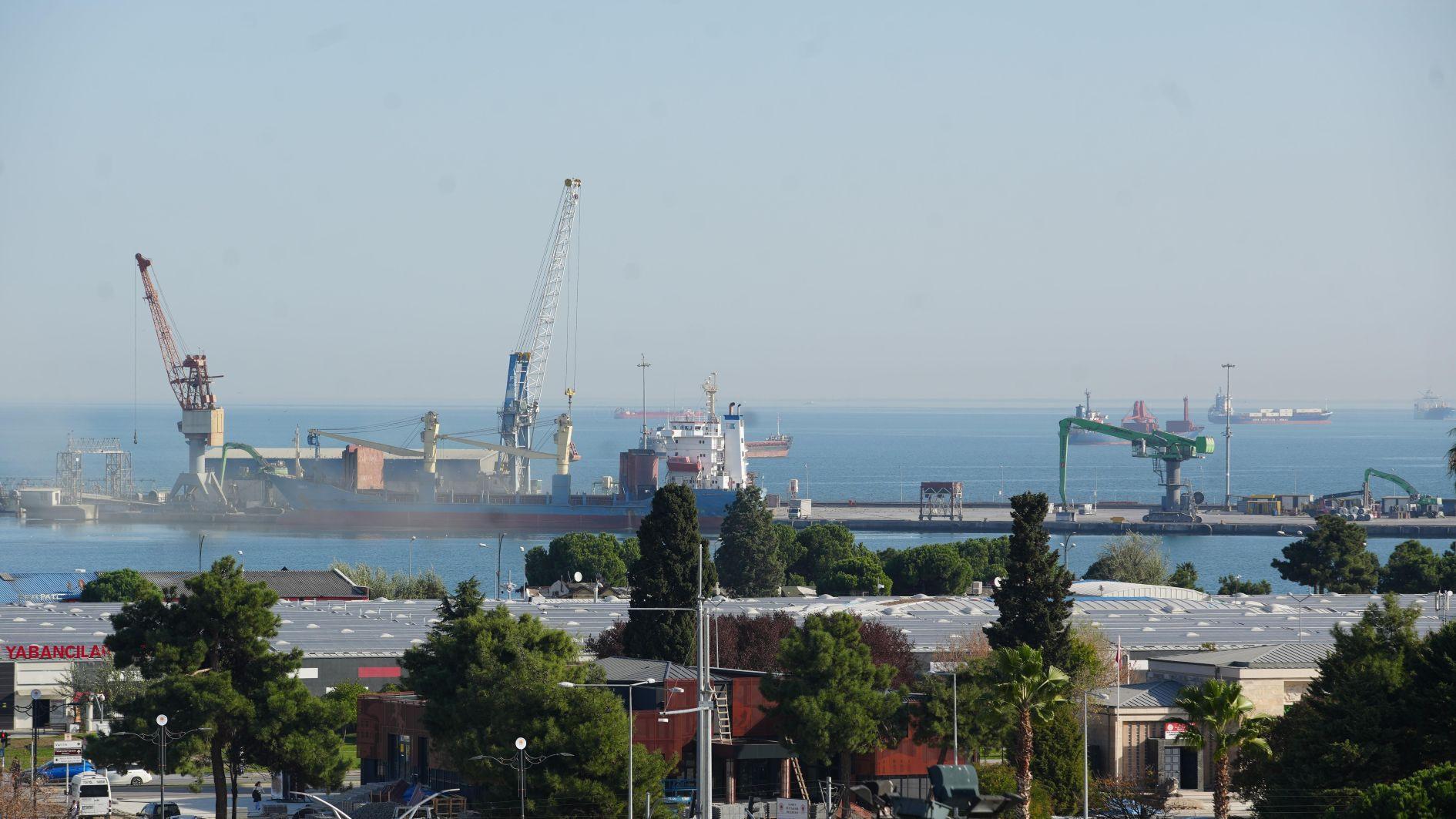 Trade deficit widens 27.6 pct to $7.58 bln in October