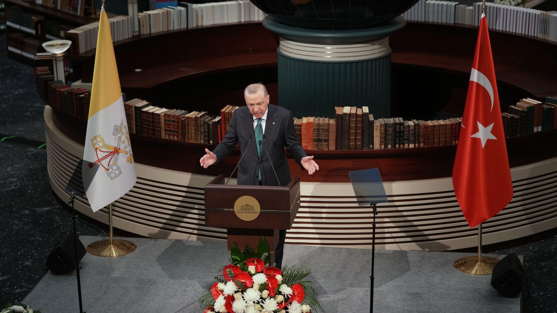 Erdoğan, Pope Leo XIV call for global peace, stability in historic visit