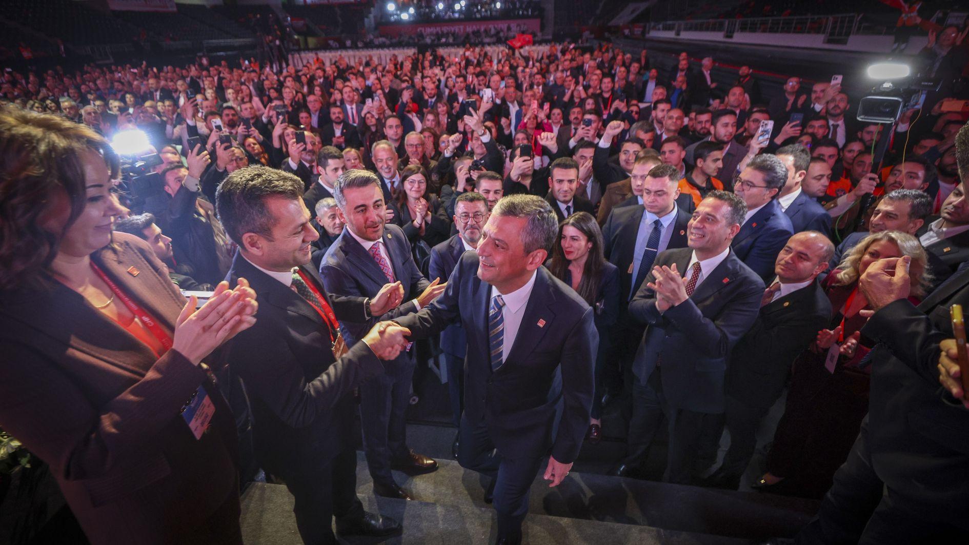 CHP confirms Özel as leader for third time this year