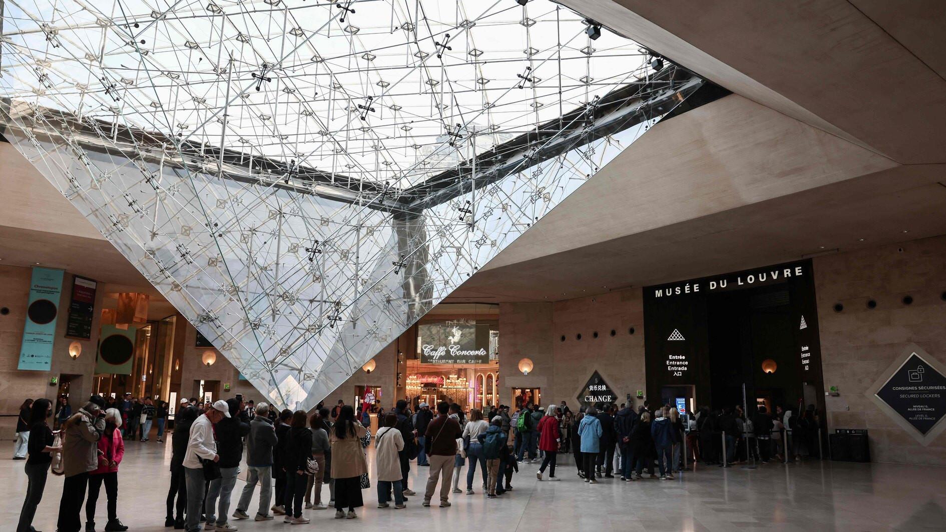 Louvre to increase ticket price for visitors from outside the EU