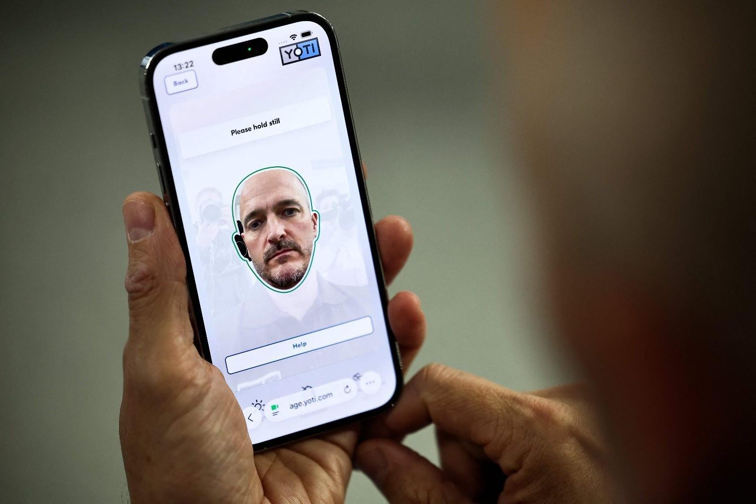 Selfie-based age checks boom as governments push for online controls