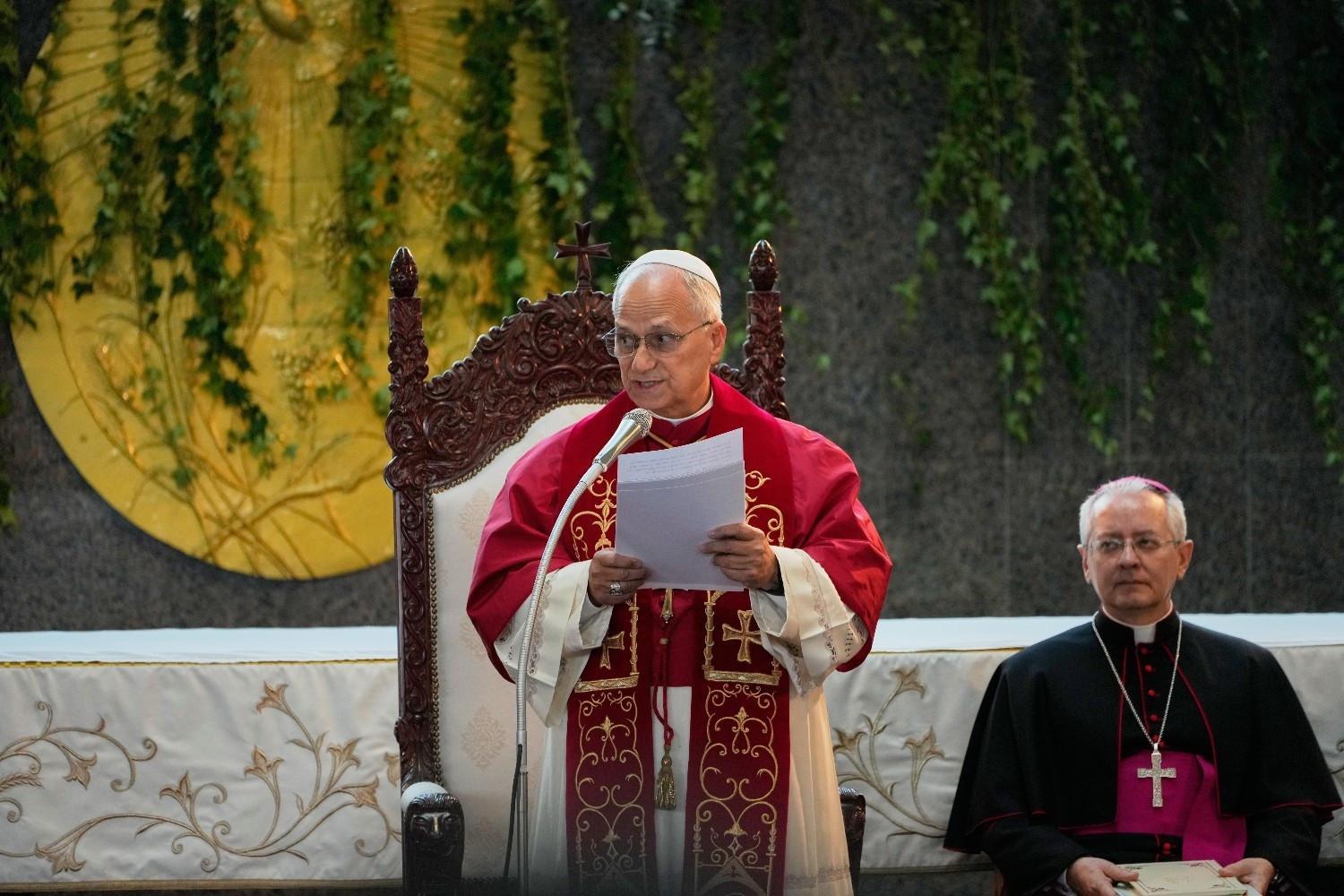 Pope encourages Lebanese not to abandon country