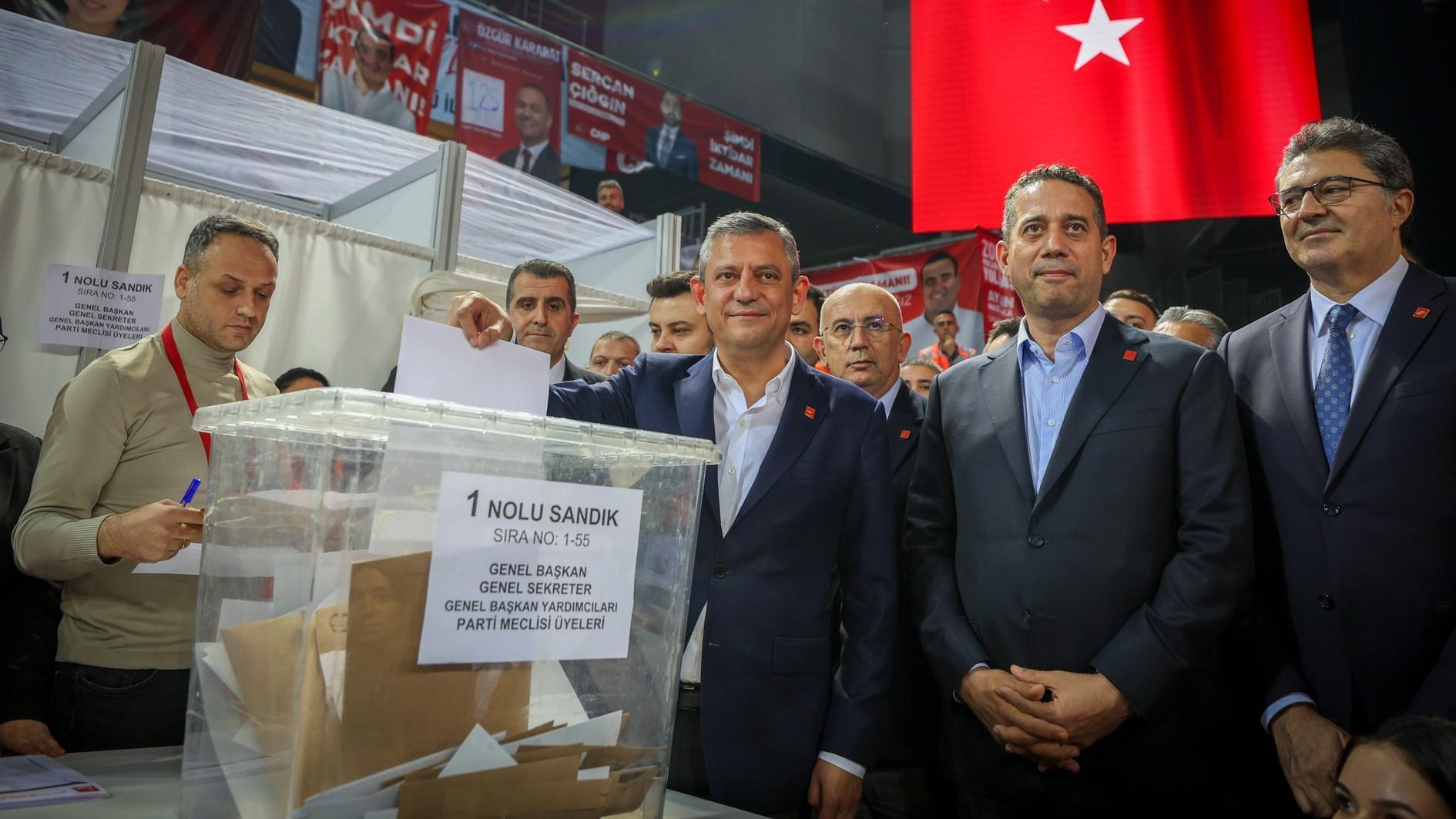 CHP vote endorses Özel’s full leadership slate