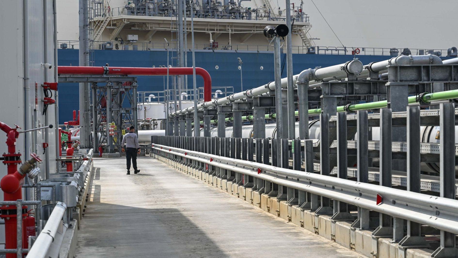 Ankara renews Russia gas contracts for one year, minister says