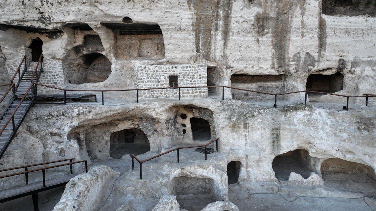 Hasankeyf prepares to open ancient human-carved caves to visitors