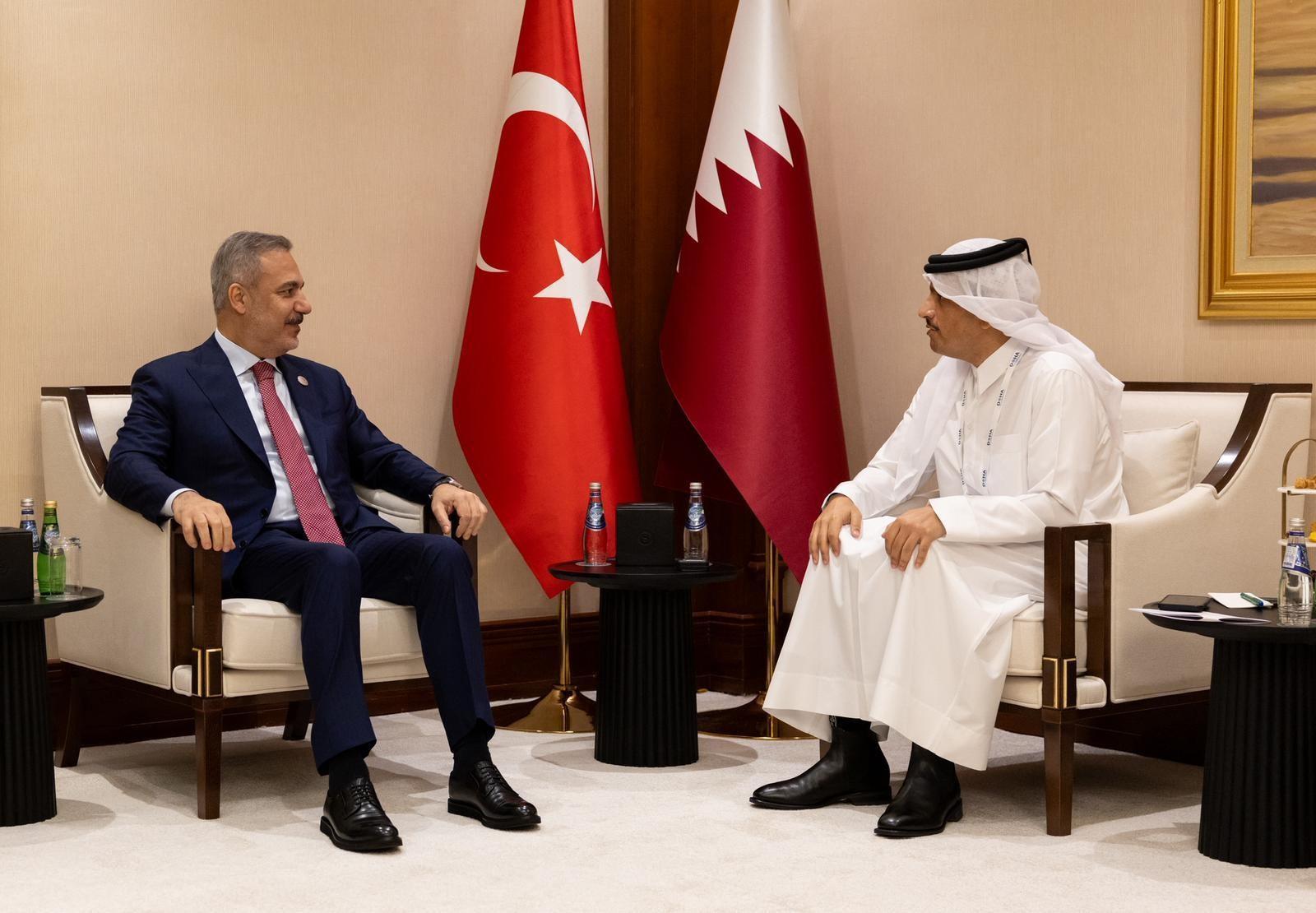 Turkish FM meets Qatari premier on sidelines of Doha Forum