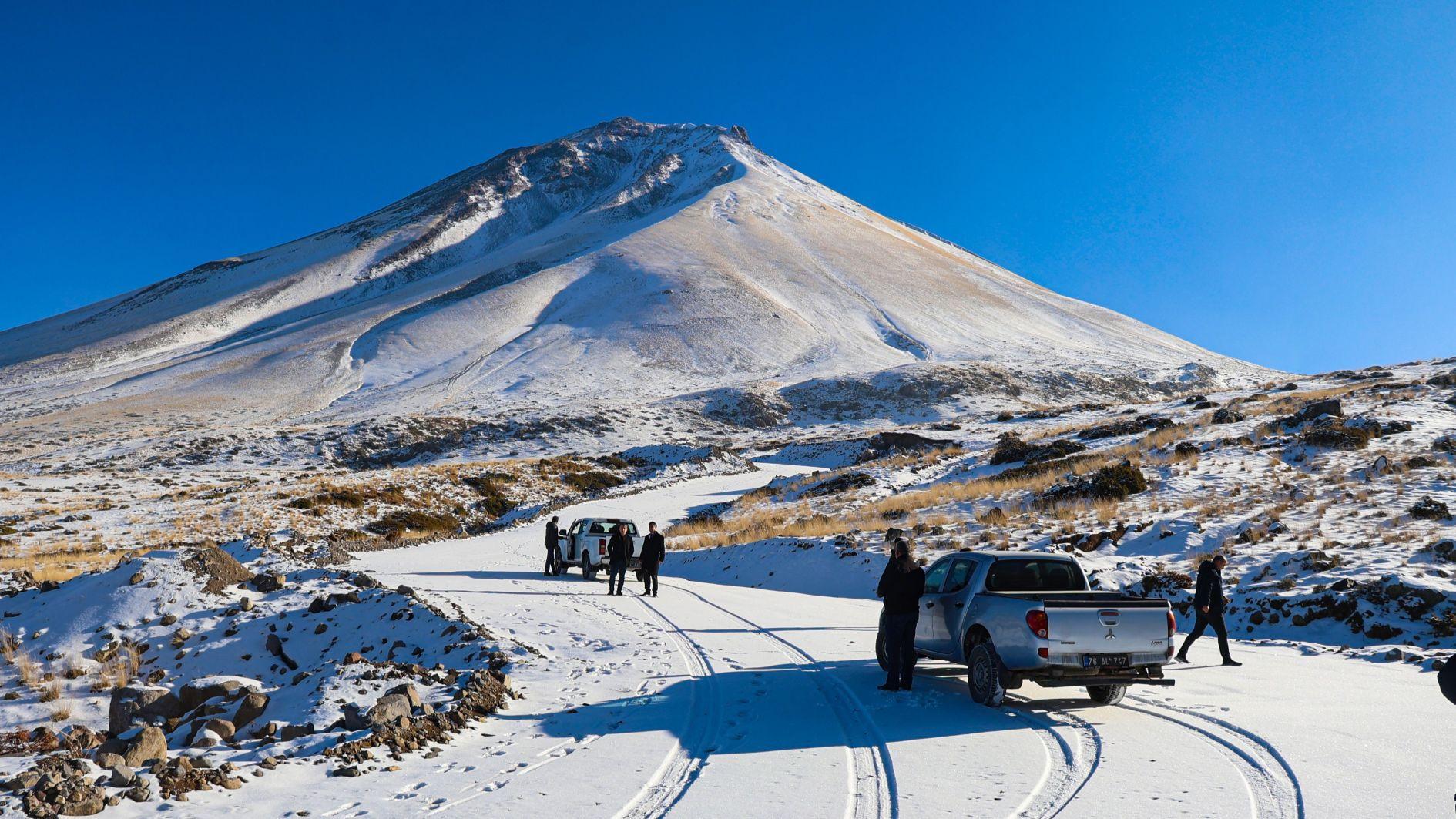 Road project on Mount Ağrı advances with tourism, security route