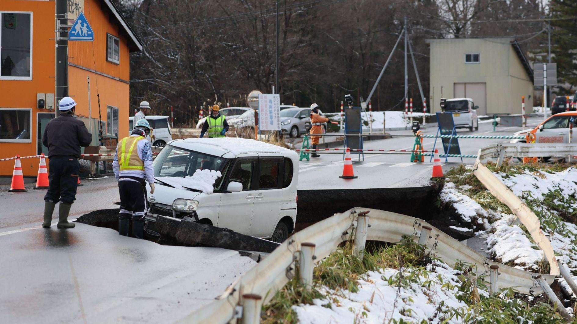 Major Japan quake injures 30, damages roads