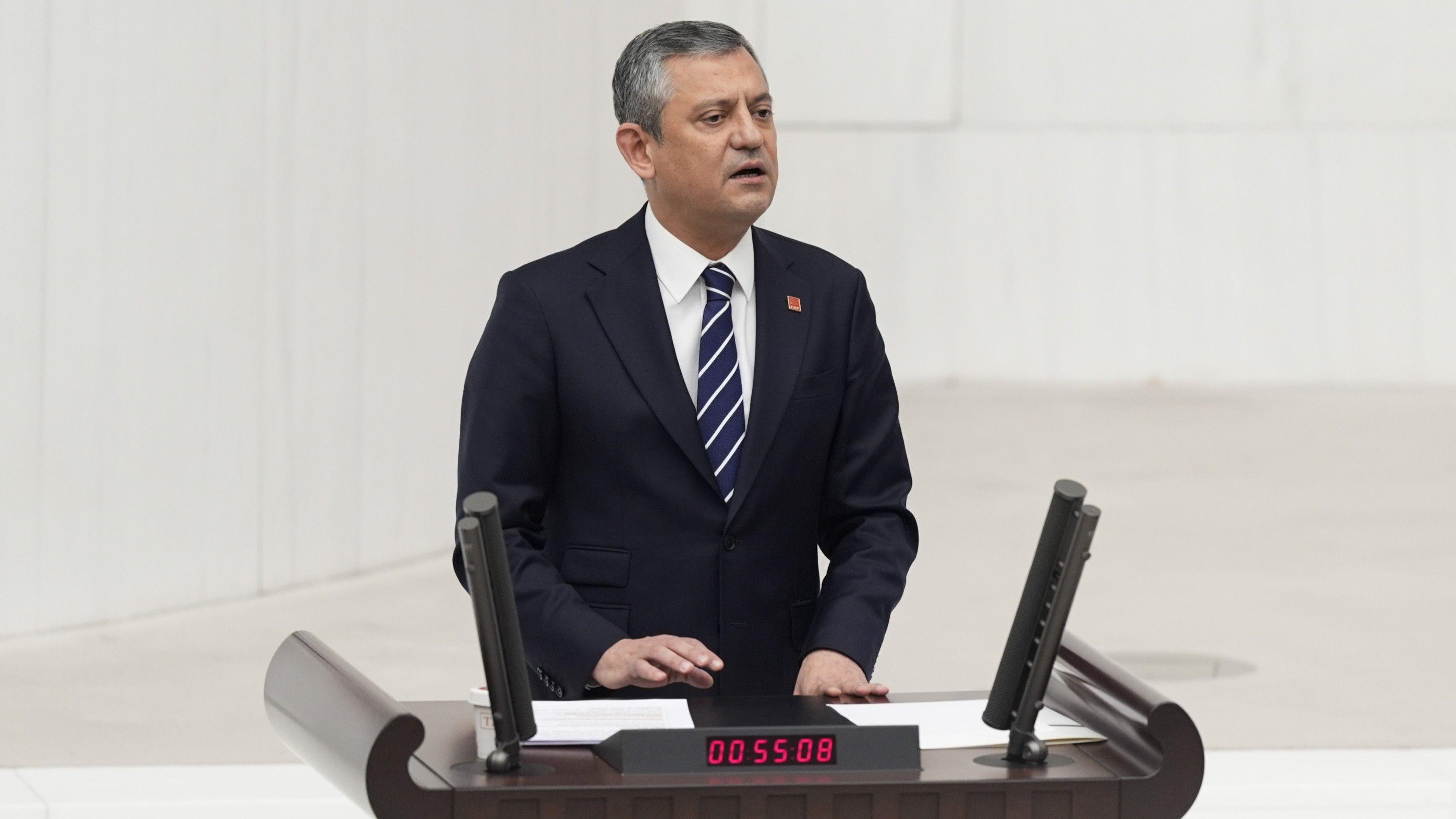 Özel slams government’s economic record in budget debate