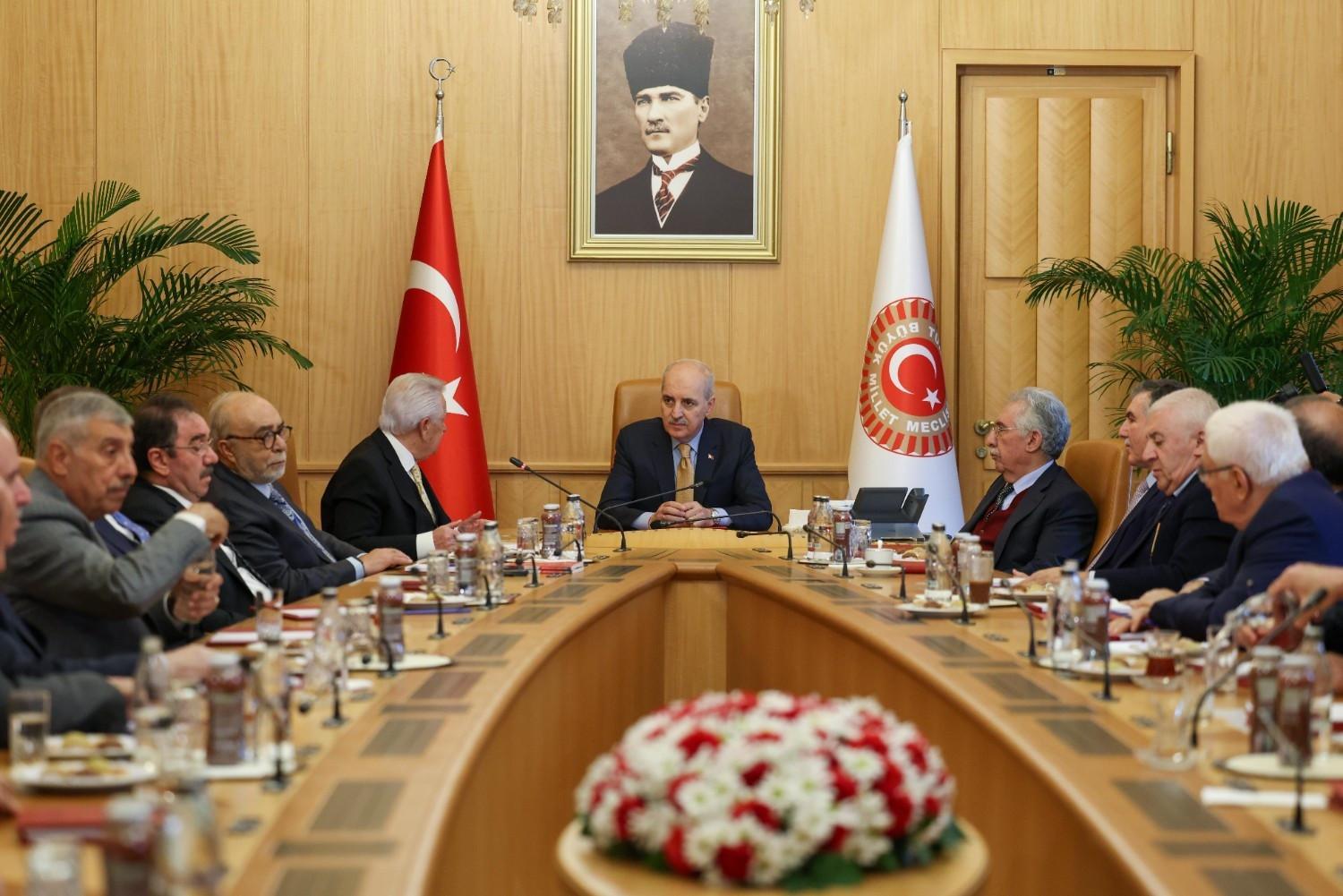 Kurtulmuş meets former Kurdish MPs on peace initiative