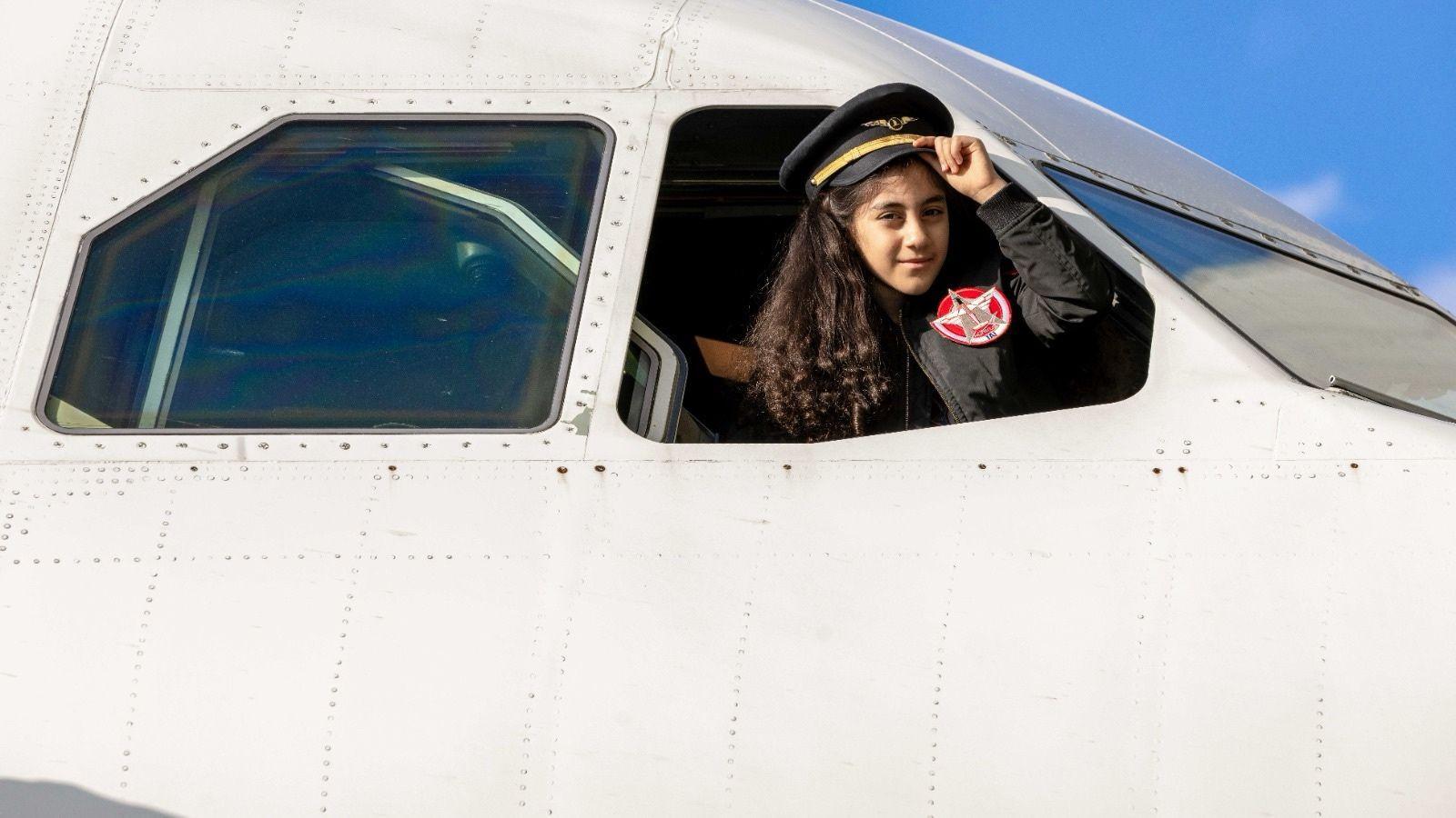 Daughter of Ankara terror attack victim beats cancer, takes pilot seat on THY visit