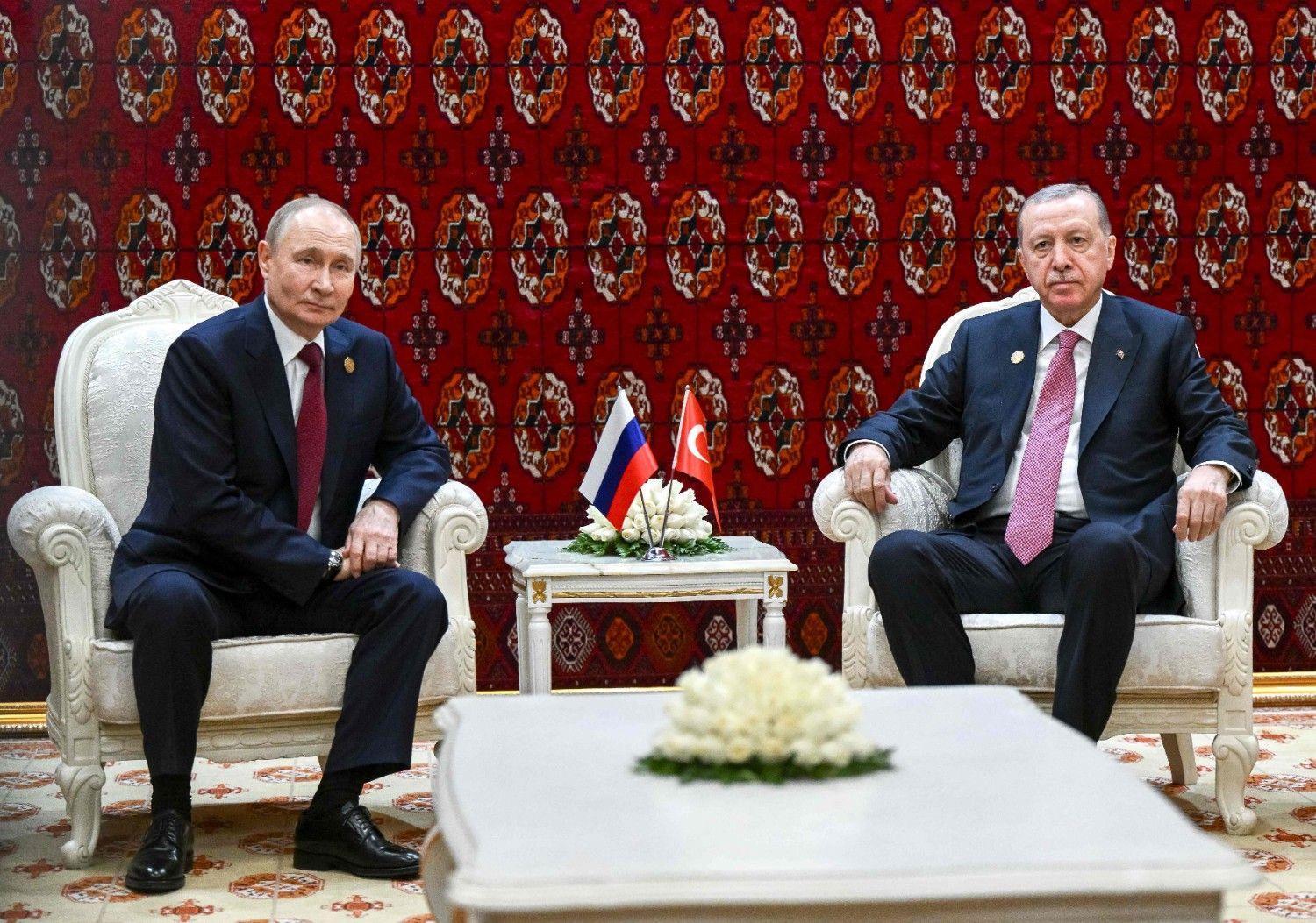 Erdoğan meets Putin in Turkmenistan