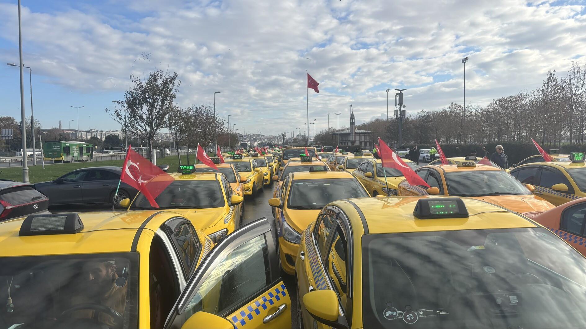 Istanbul taxi drivers rally against illegal ride services