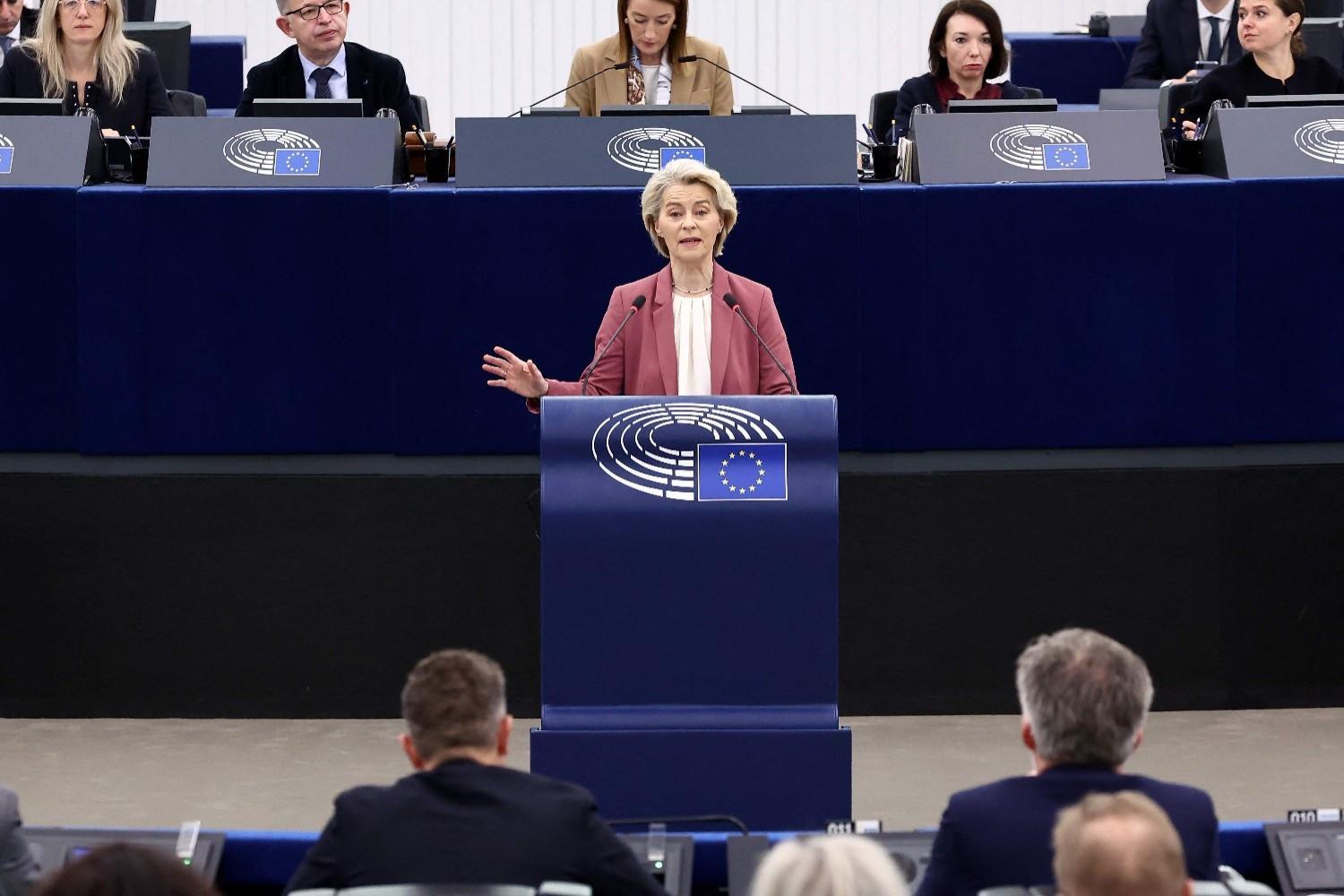 Coming days crucial for keeping Ukraine funded: EU chief