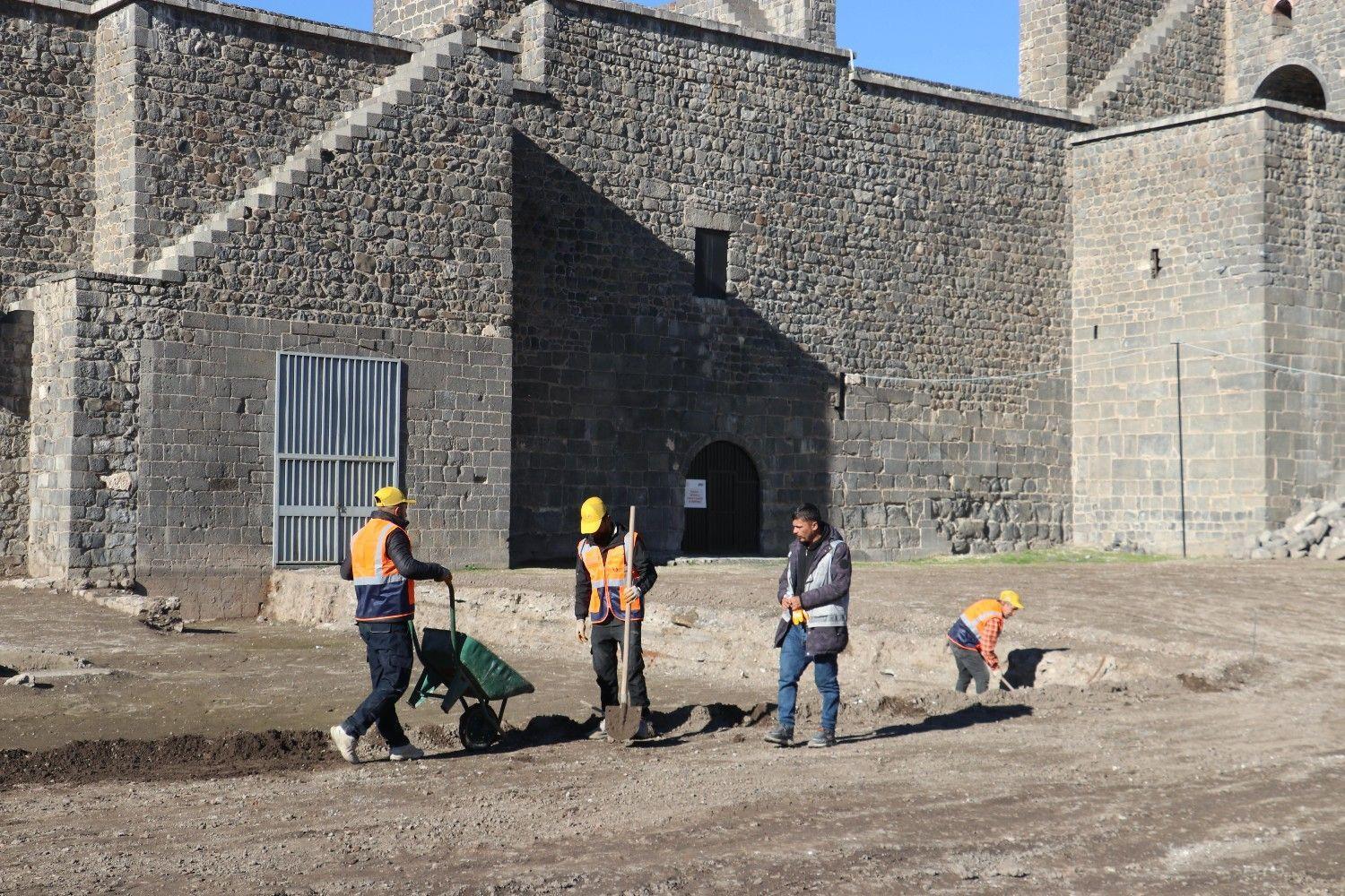 Archaeologists uncover oldest known section of Diyarbakır city walls