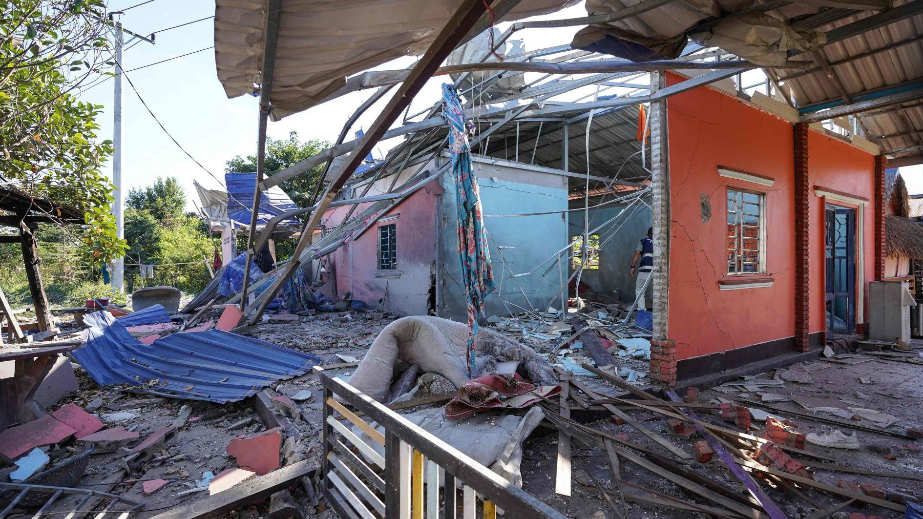 Thai border clashes displace over half a million in Cambodia