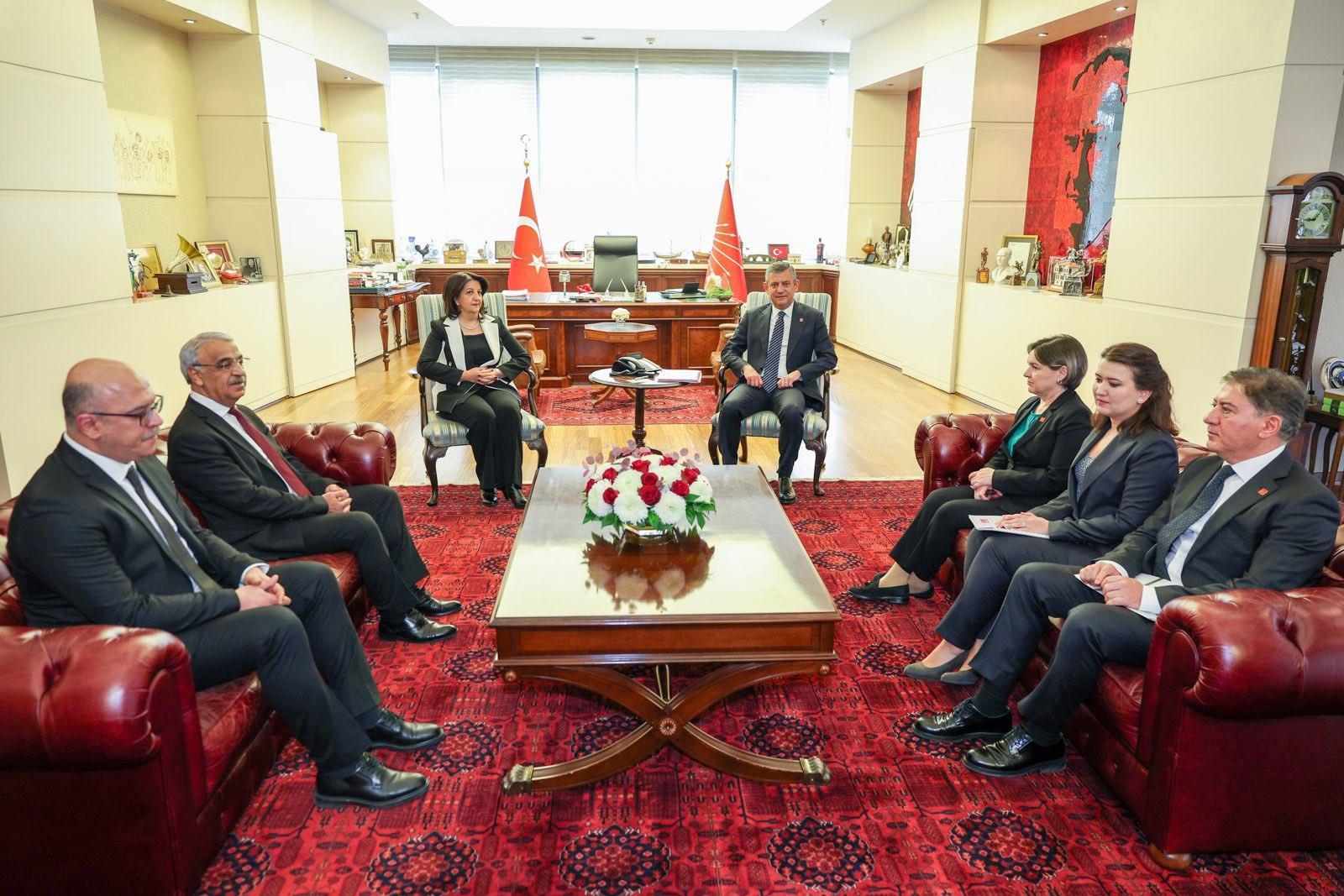 DEM Party delegation visits CHP's Özel to discuss anti-terror bid