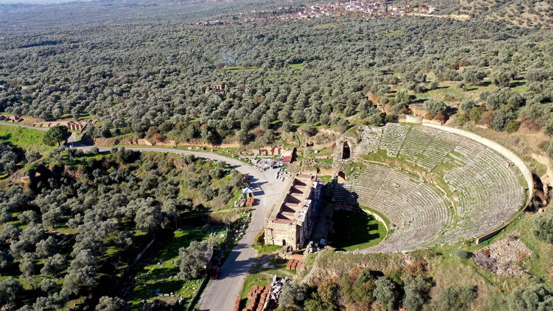 Ancient staircase to library uncovered at Nysa