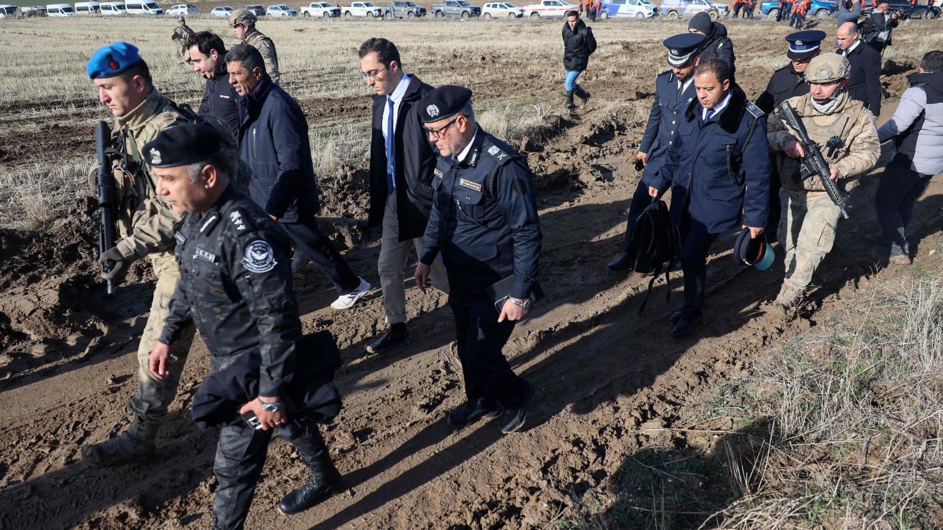 Türkiye probes wreckage of plane crash as Libya mourns army chief