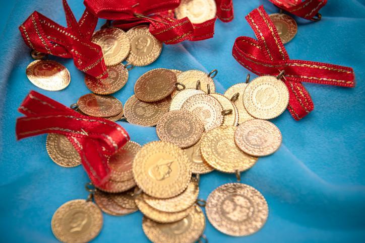 ALTIN FİYATLARI SON DAKİKA 26 ARALIK 2025 (CANLI TAKİP VE ANLIK GRAFİK) || Tarihi zirvede Bugün gram altın, çeyrek altın, ons altın ve Cumhuriyet altını ne kadar, kaç TL ediyor Kapalı Çarşı altın alış satış fiyatları son durum...