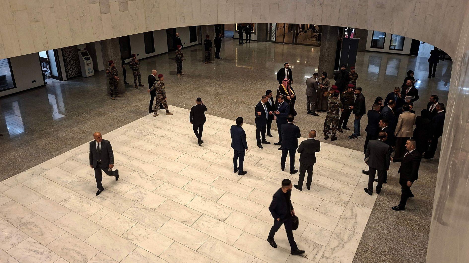 Iraqi parliament holds 1st session after election