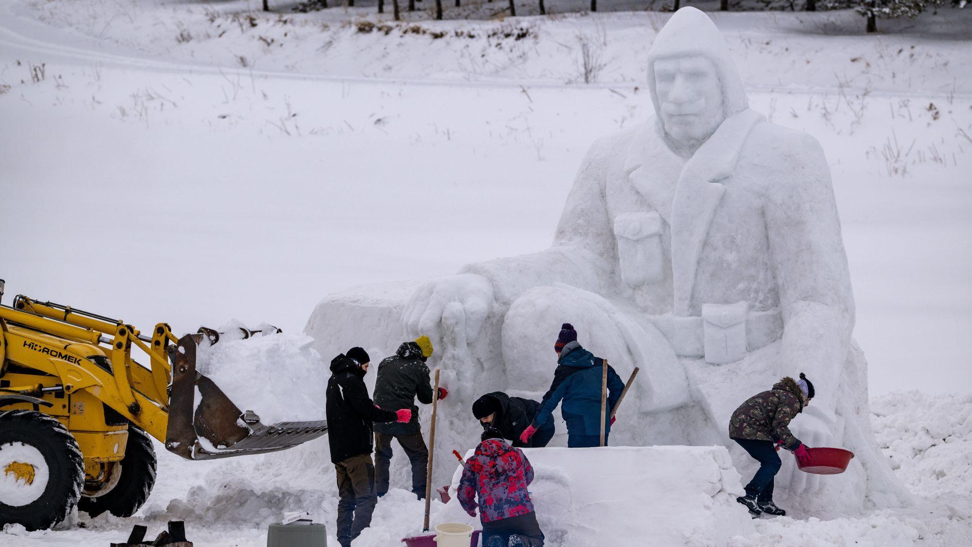 Snow sculpture completed in Kars ahead of Sarıkamış Campaign anniversary