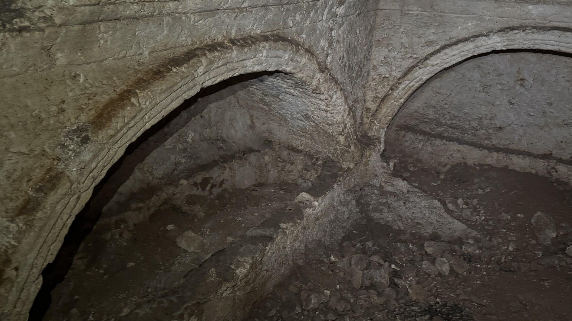 1,800-year-old domed burial chamber discovered