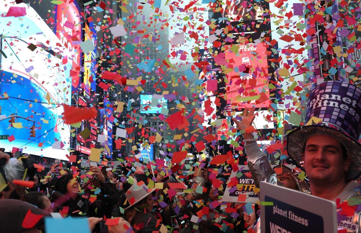 World bids farewell to turbulent 2025