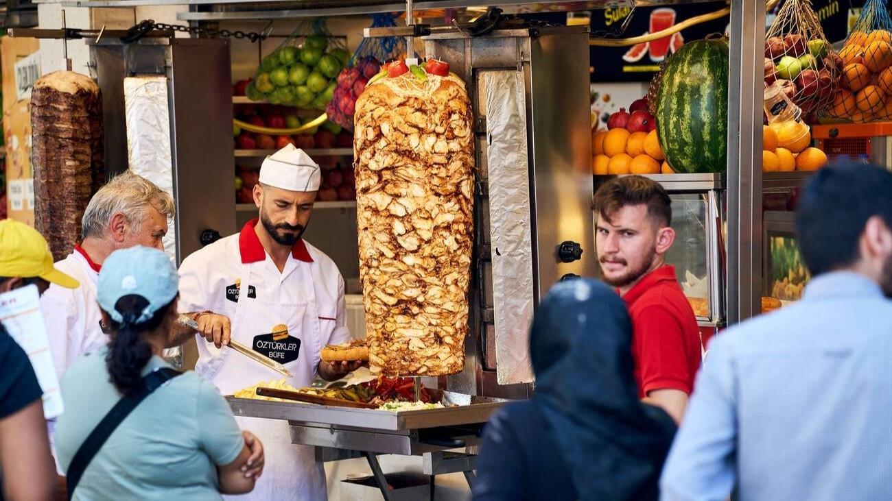 'Döner,' 'lahmacun,' 'simit' lead food orders in Türkiye in 2025
