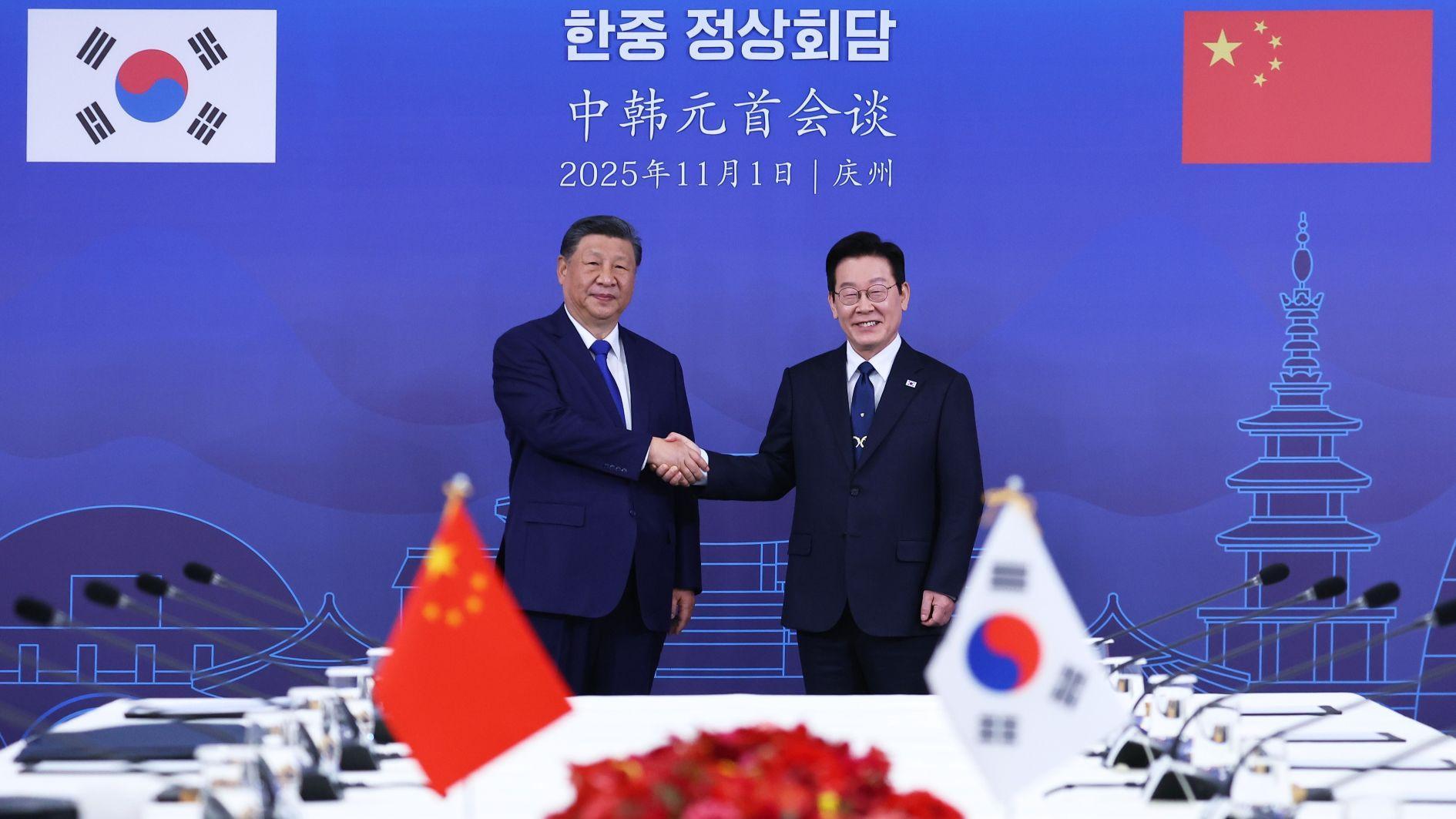 S Korean president heads to China to boost economis ties