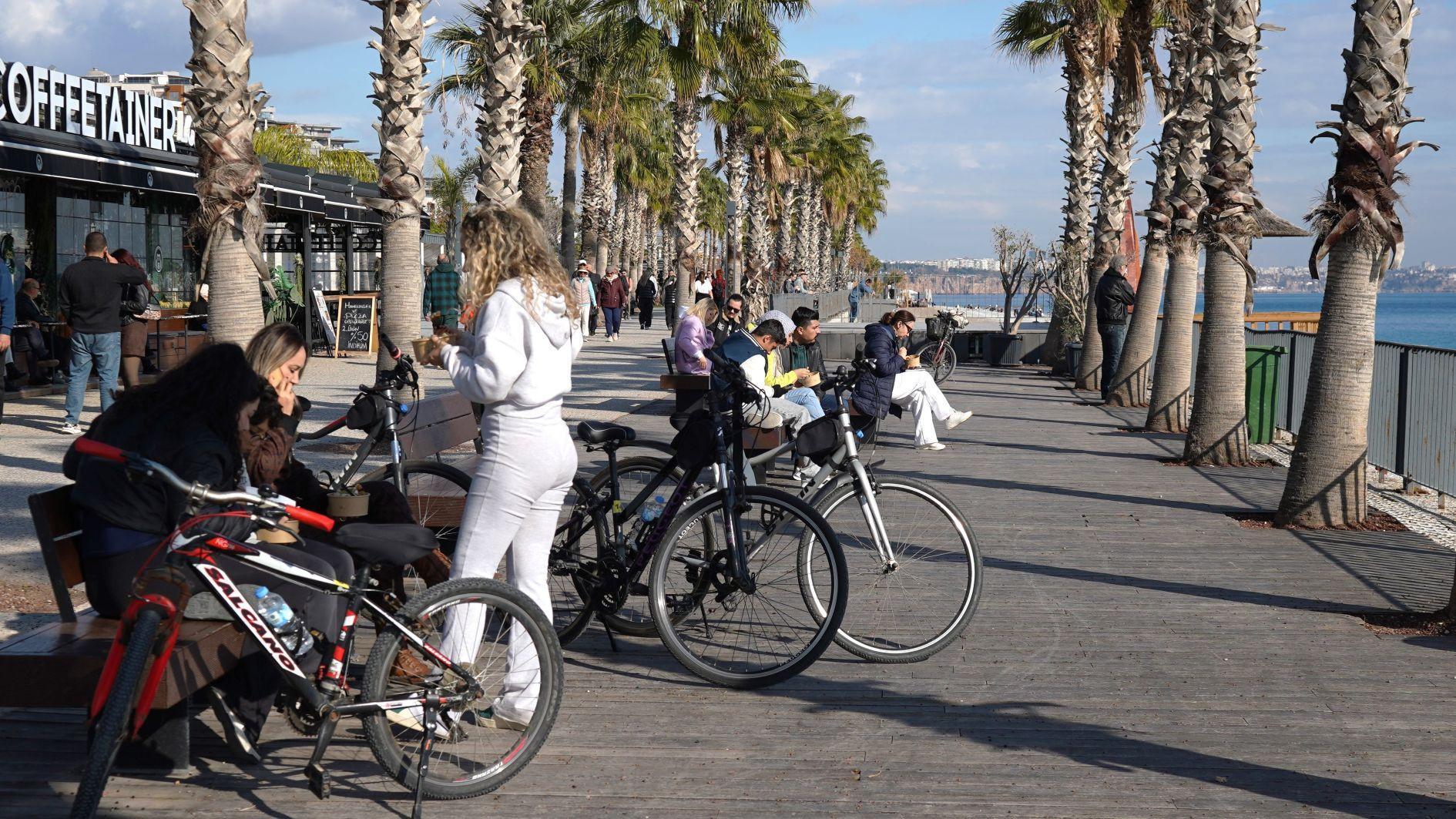 Warm winds briefly ease winter grip across Türkiye