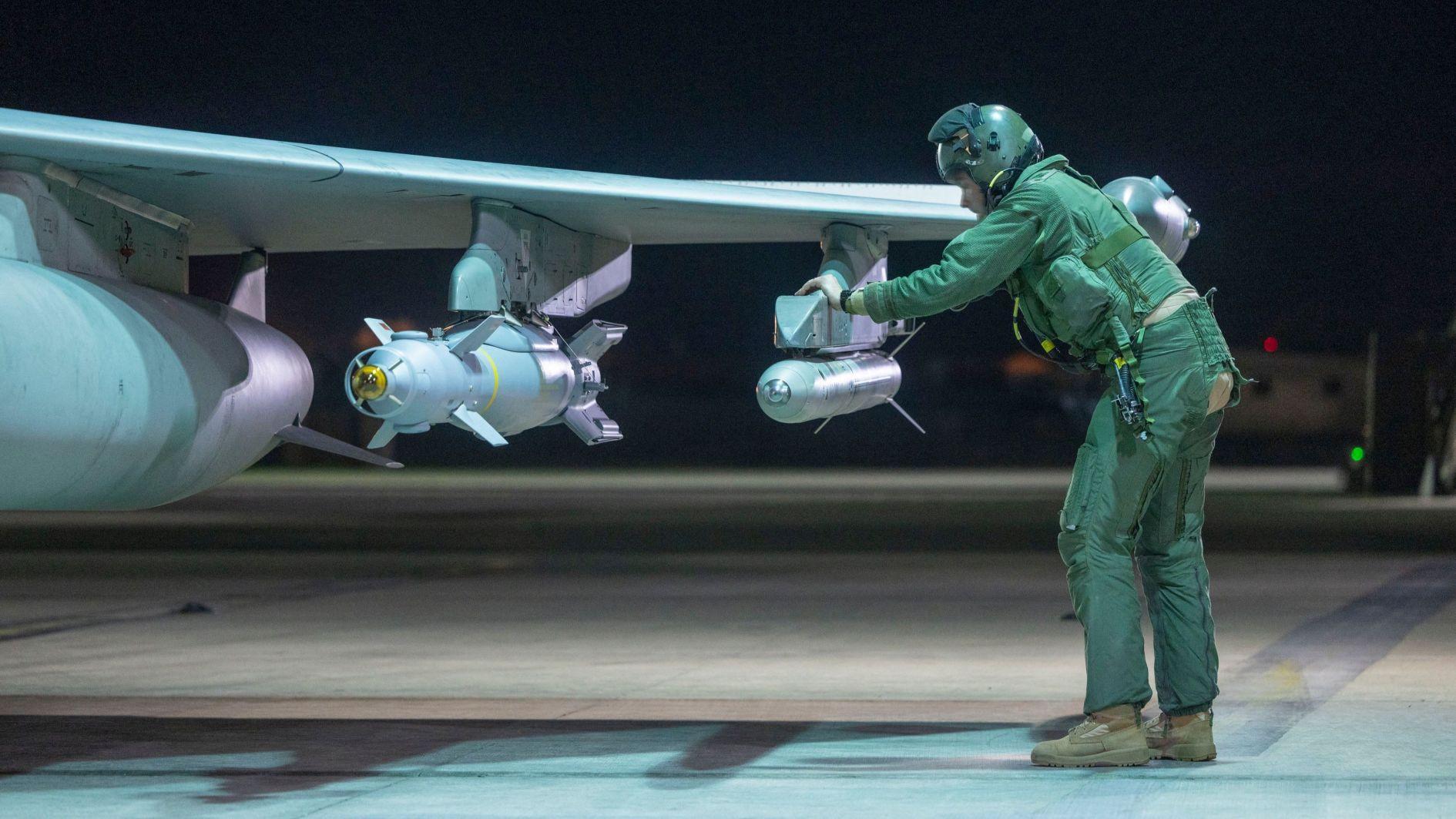 British, French warplanes strike suspected ISIL facility in Syria