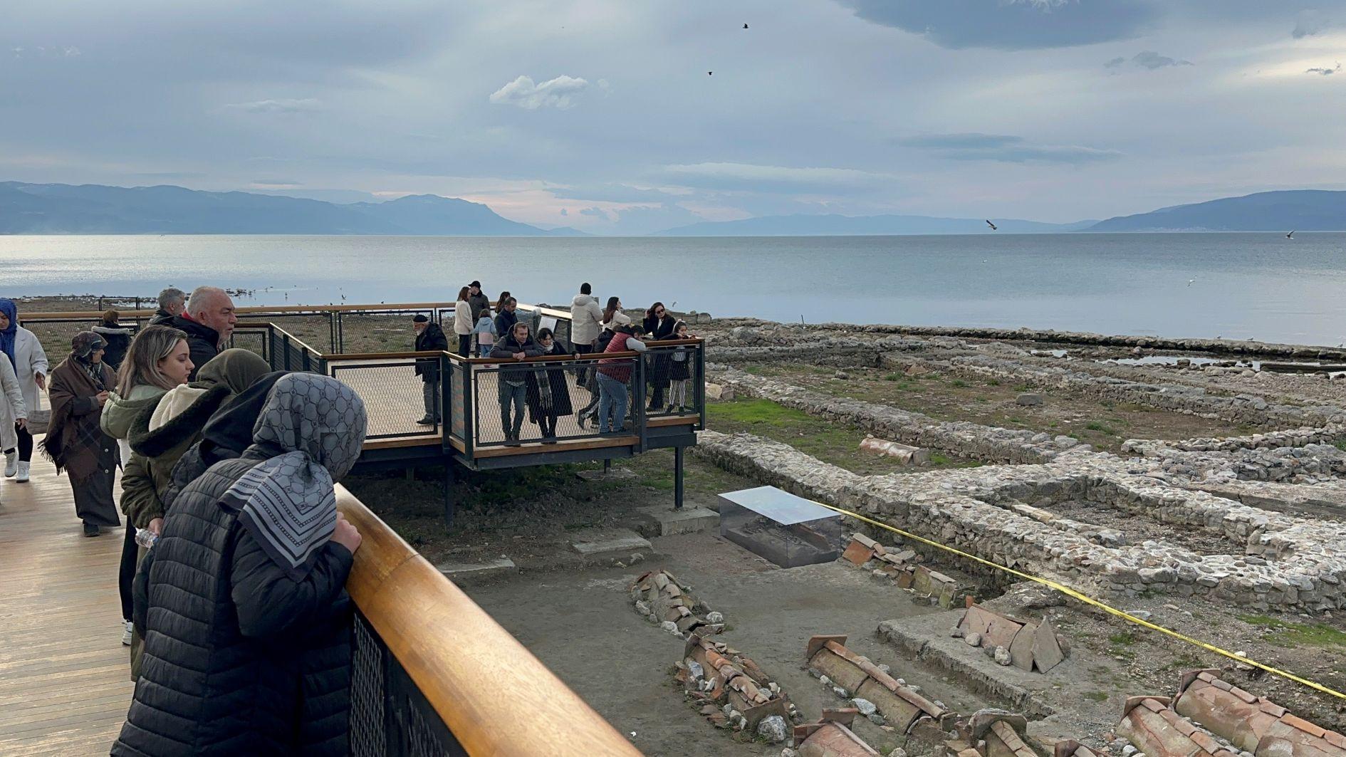 Foreign tourist numbers surge in İznik after Pope’s historic visit