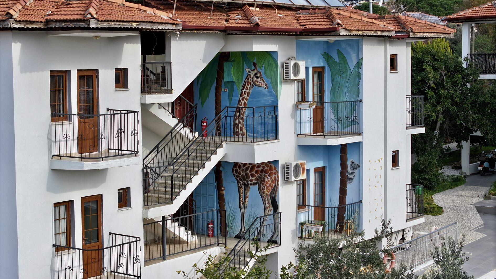 Graffiti artist adds color to resort town