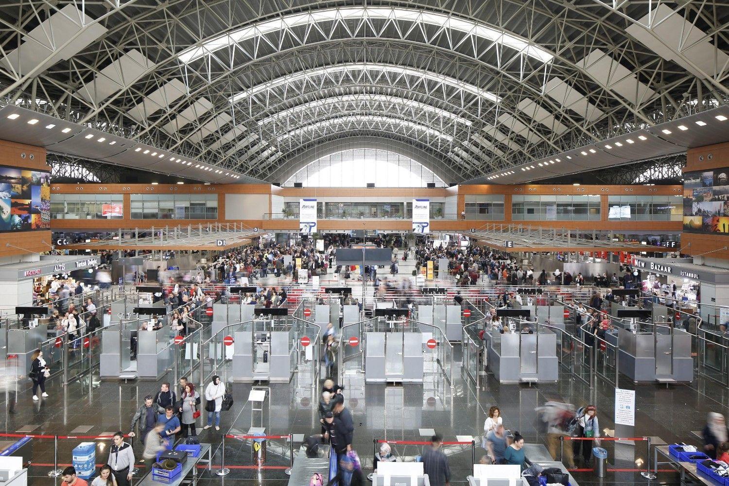 Turkish airports welcome record 247 million travelers in 2025
