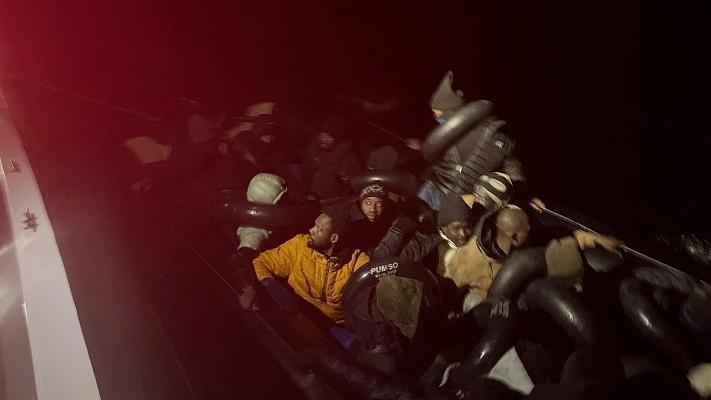 One dead, seven missing after migrant boat sinks off İzmir