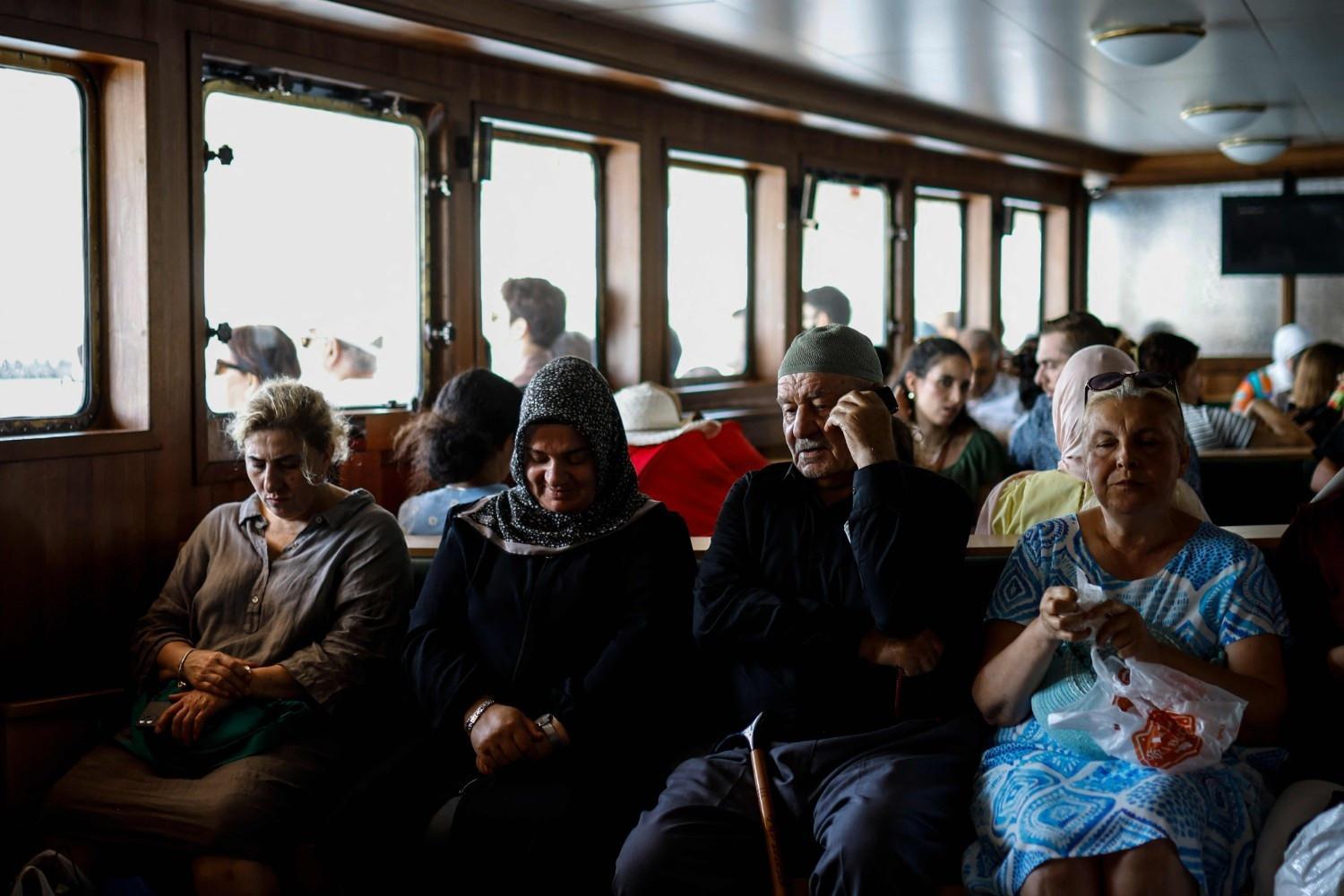 Türkiye tops Europe in mobile usage with 494 minutes per month