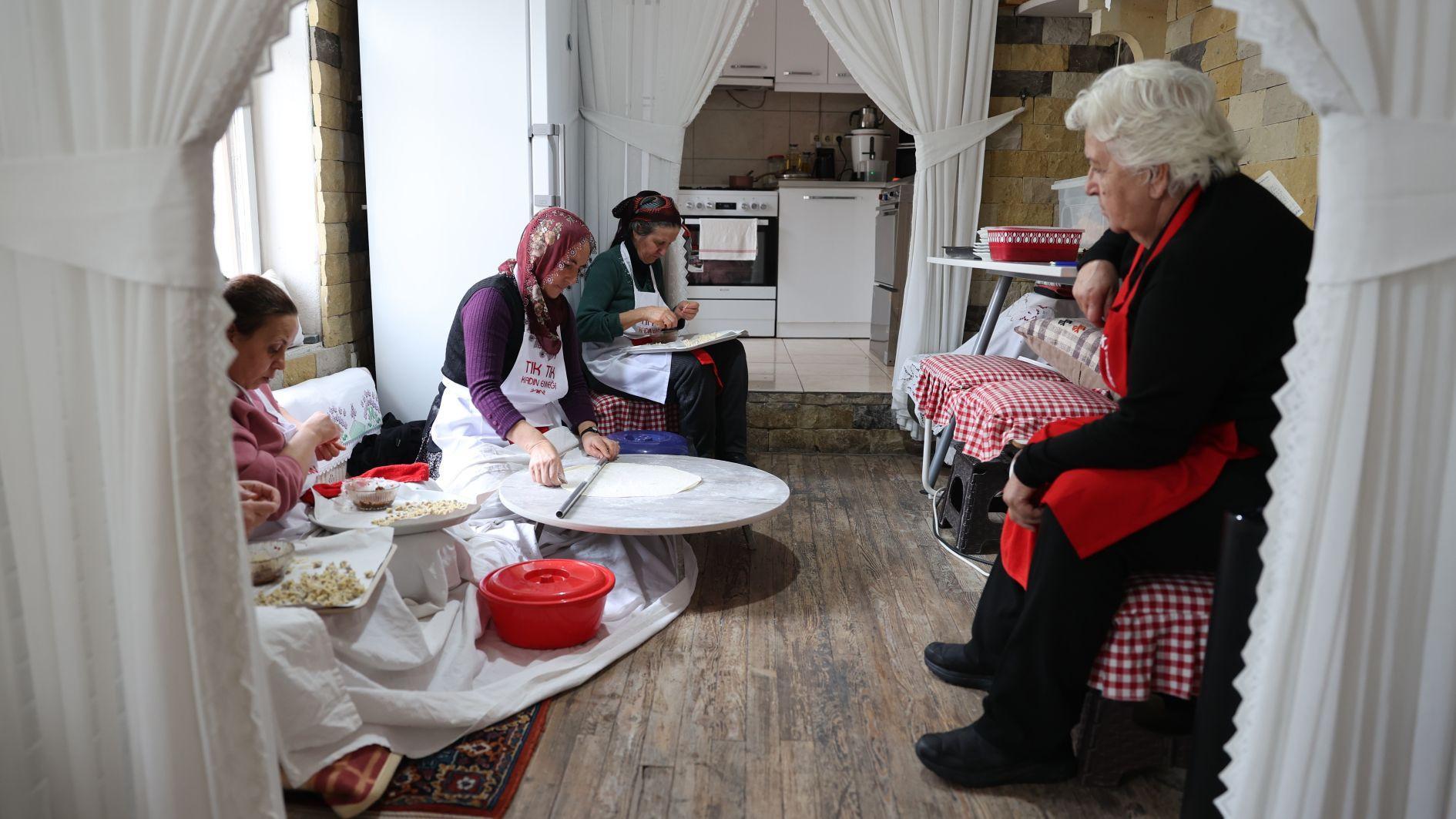 Women’s cooperative uses Michelin fame to support female students