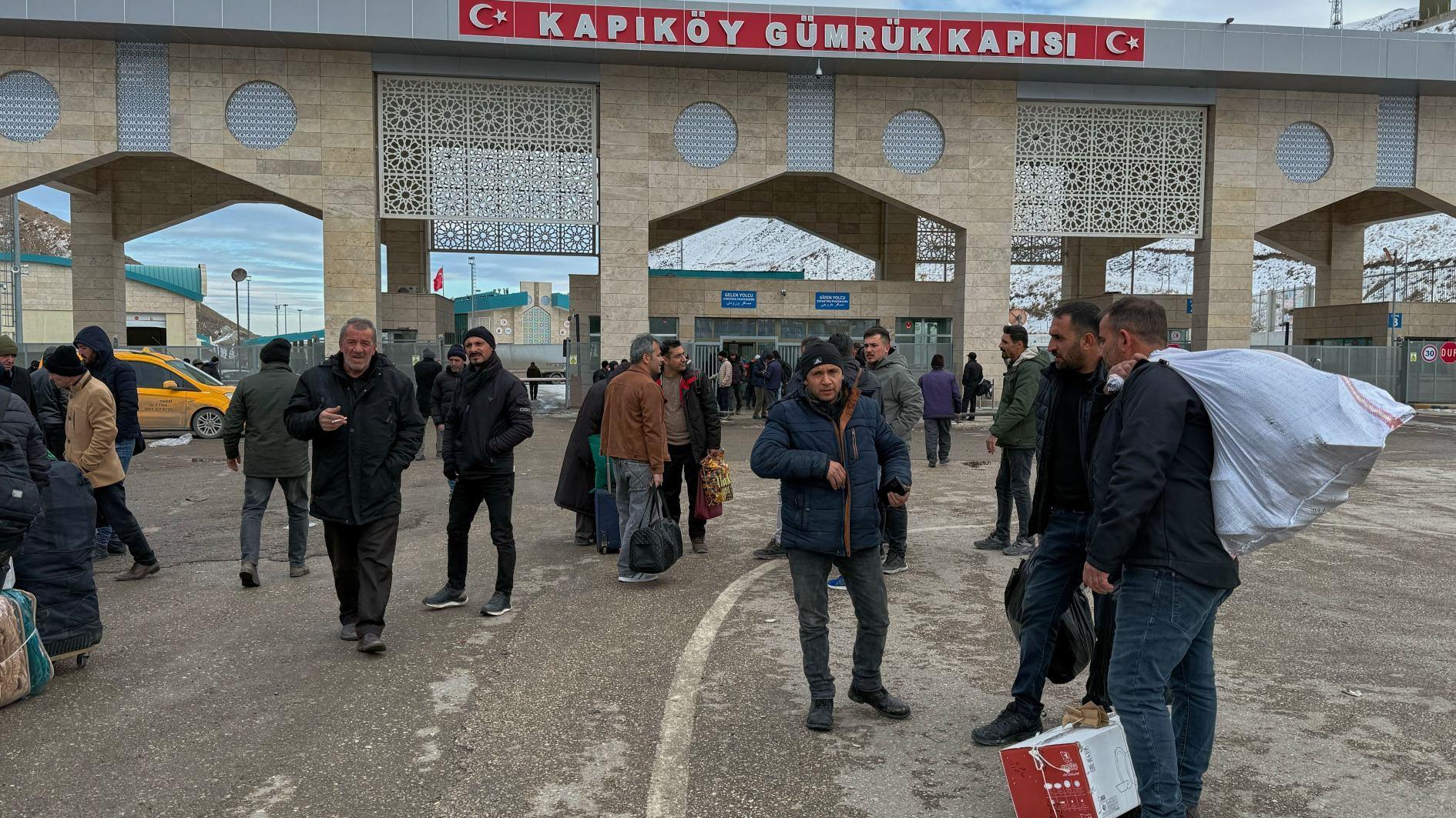 Iranians use Türkiye border to access internet during blackouts