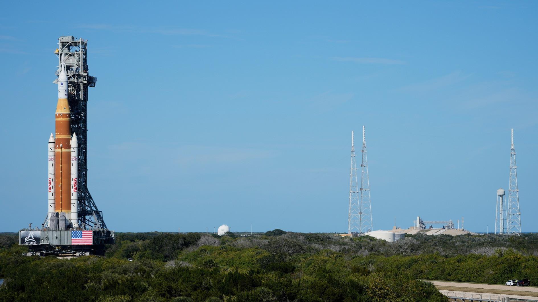 NASA's new moon rocket heads to the pad