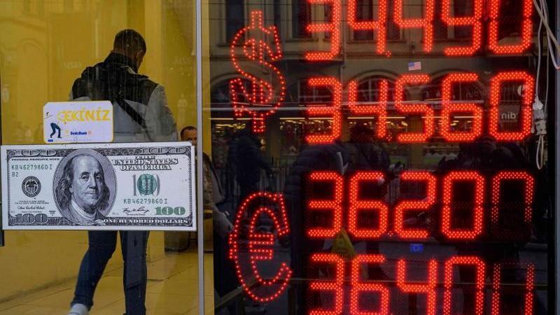 Short-term external debt at $164 billion, down 1.3 percent