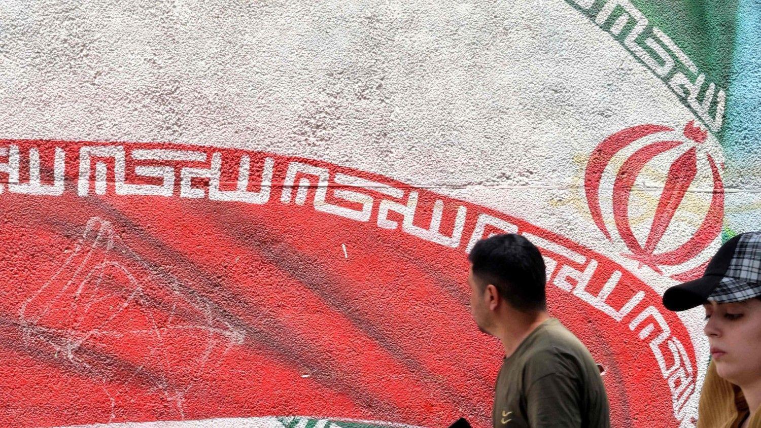 Trump says US armada headed toward Gulf amid Iran tensions