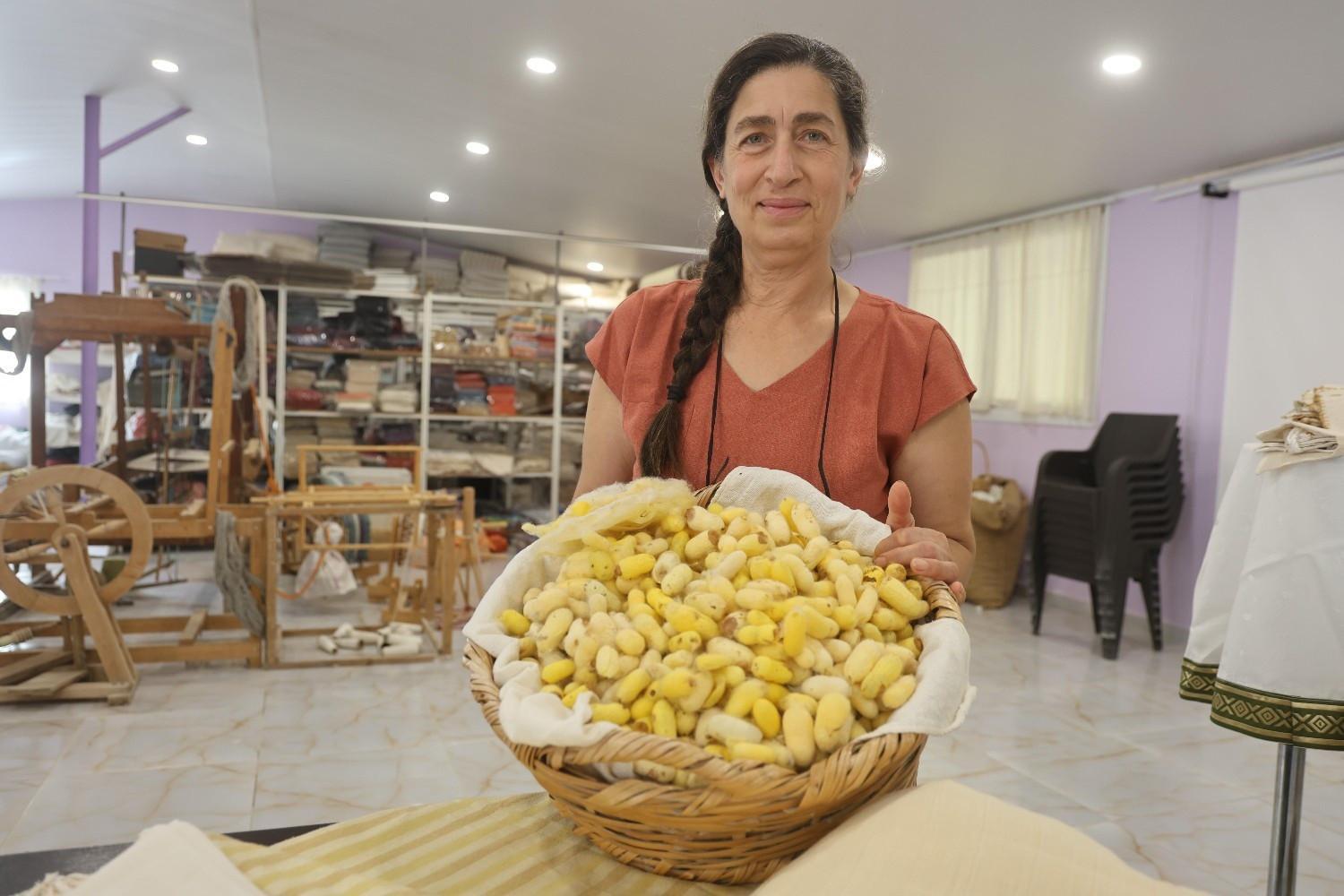 Turkish woman honored for reviving Hatay’s rare yellow silk
