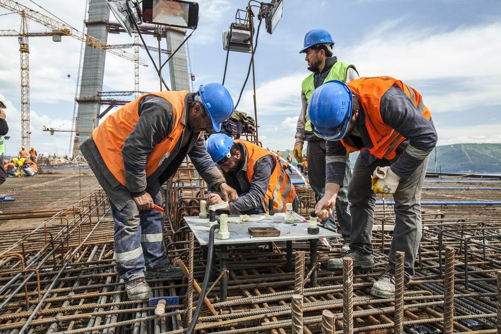 Confidence up in services and construction, down in retail